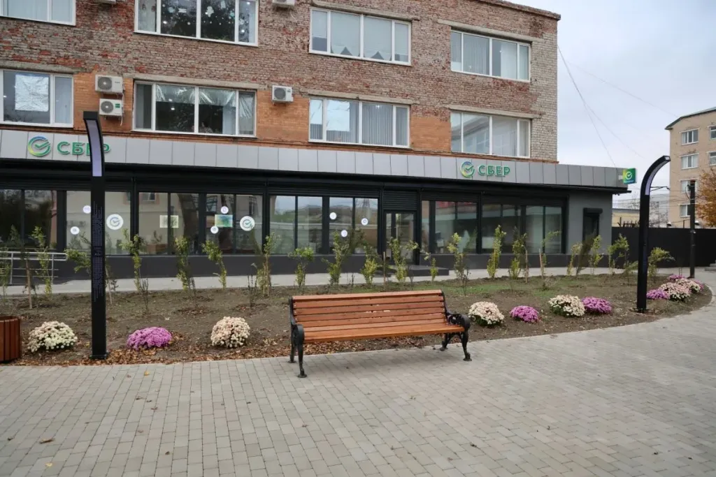 В новом сквере Геническа установили уличные фонари