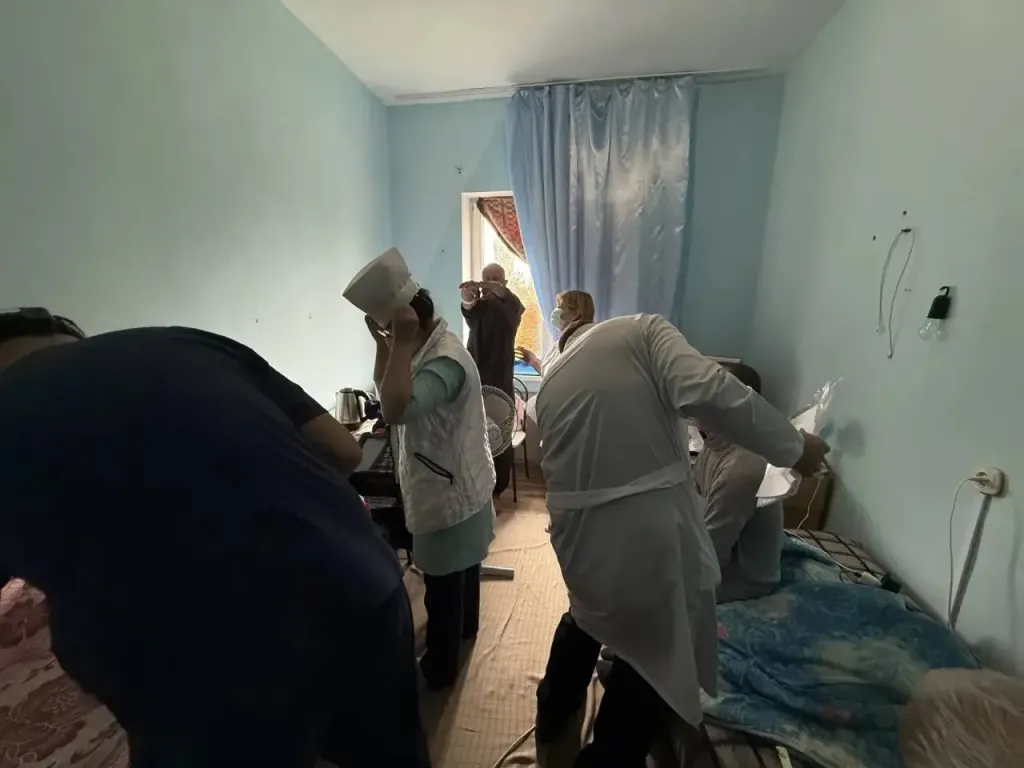 Врачи Генической ЦРБ осмотрели эвакуированных в пункте временного размещения