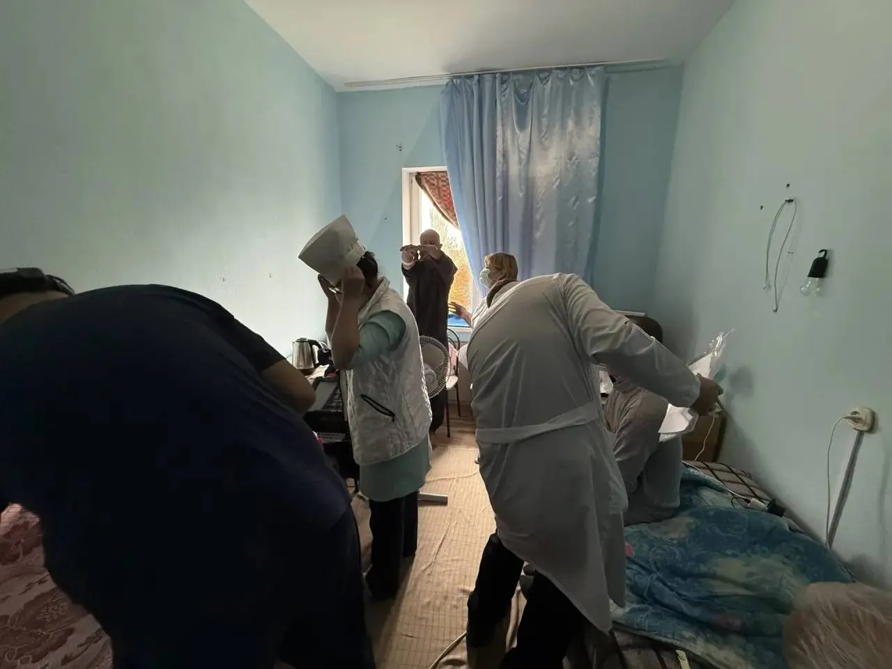 Врачи Генической ЦРБ осмотрели эвакуированных в пункте временного размещения