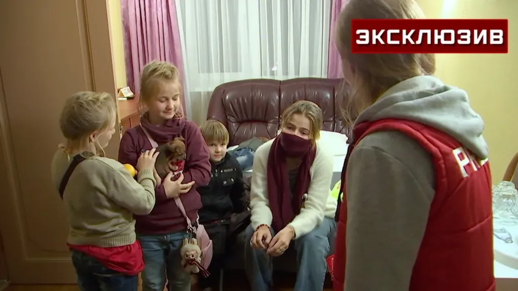 Многодетная семья из Алёшек переехала в Крым после пожара и обстрелов