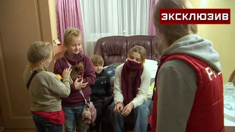 Многодетная семья из Алёшек переехала в Крым после пожара и обстрелов