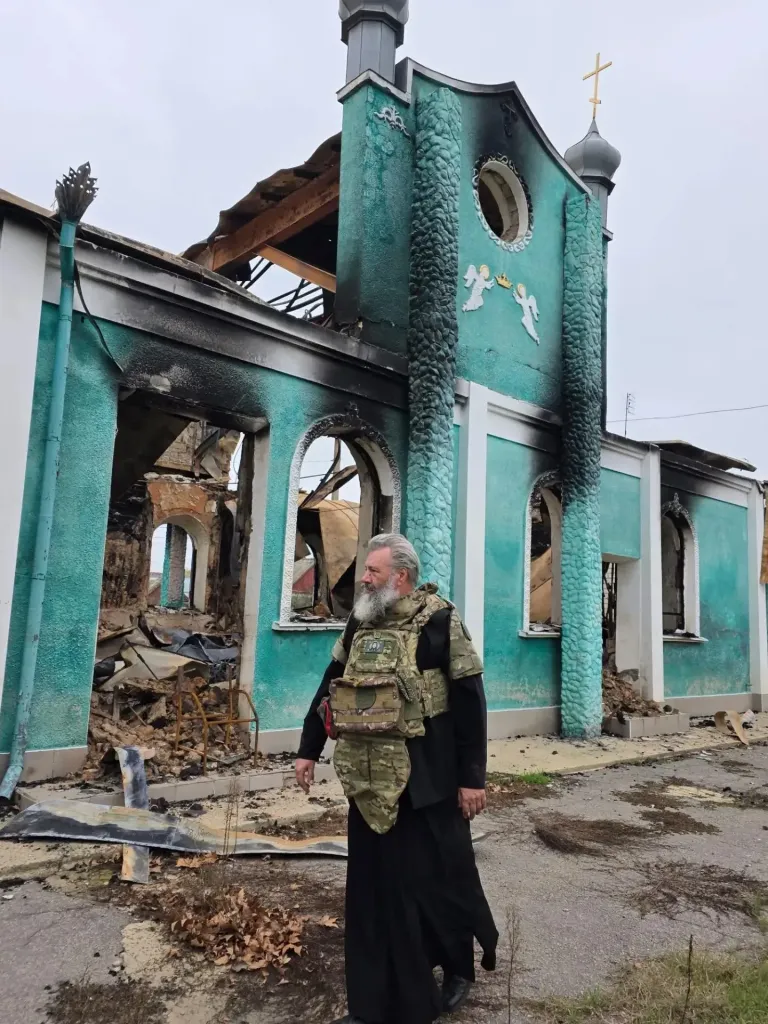 Священники привезли помощь в приходы Голопристанского района