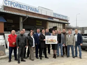 Крымский район передал материалы для ремонта памятника в Геническе