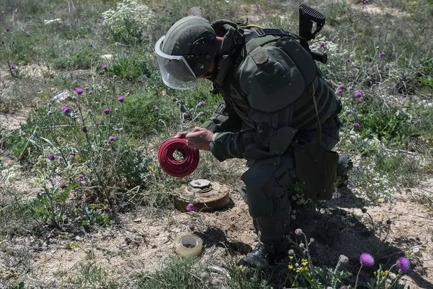 Эксперт: под Алёшками с дронов разбрасывали чувствительные к теплу мины